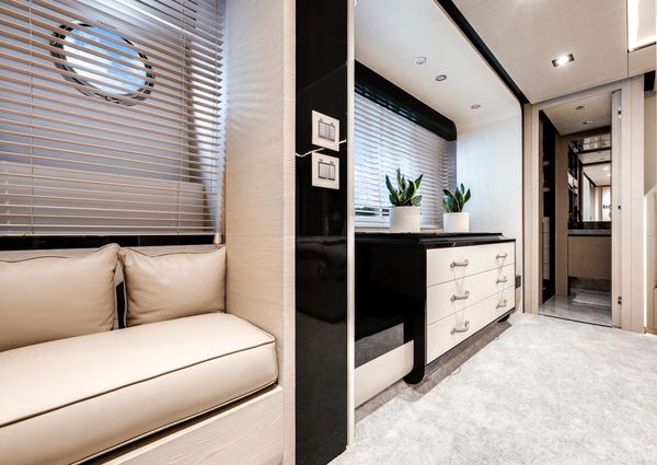 Azimut 80 Flybridge image