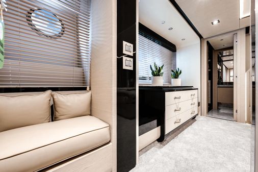 Azimut 80 Flybridge image