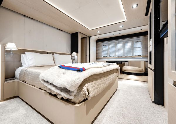 Azimut 80 Flybridge image