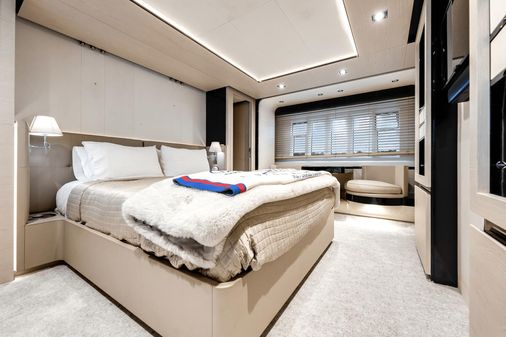 Azimut 80 Flybridge image