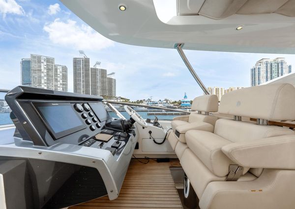 Azimut 80 Flybridge image