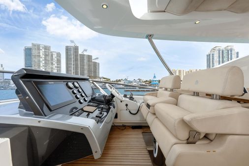 Azimut 80 Flybridge image