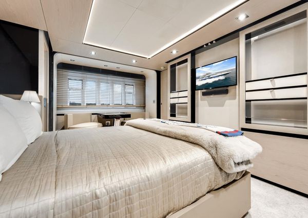 Azimut 80 Flybridge image