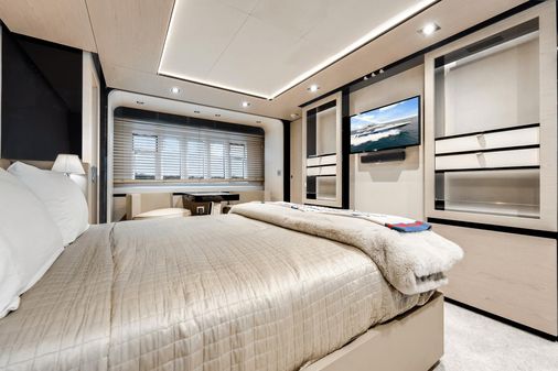 Azimut 80 Flybridge image