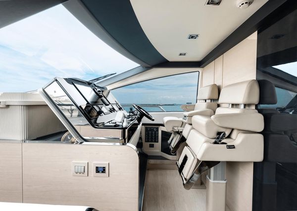 Azimut 80 Flybridge image