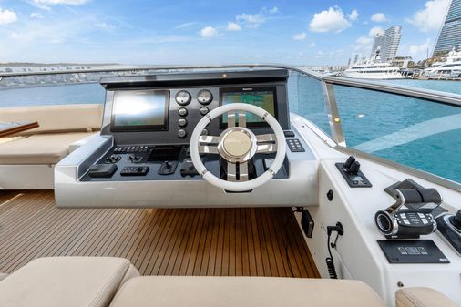 Azimut 80 Flybridge image