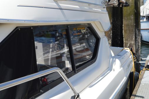 Bayliner 2858 Comand Bridge image