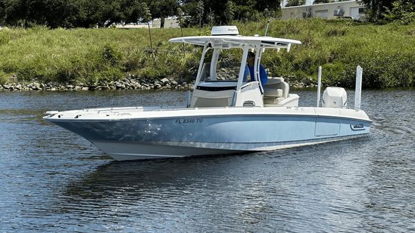 Boston Whaler 270 Dauntless 