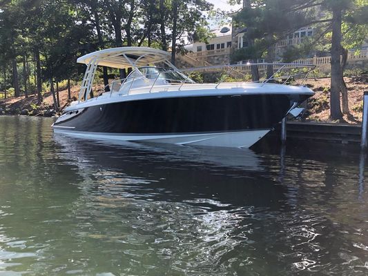 Chris-Craft Launch 36 - main image