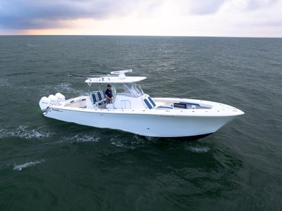 2021 Front Runner<span>36 Center Console</span>