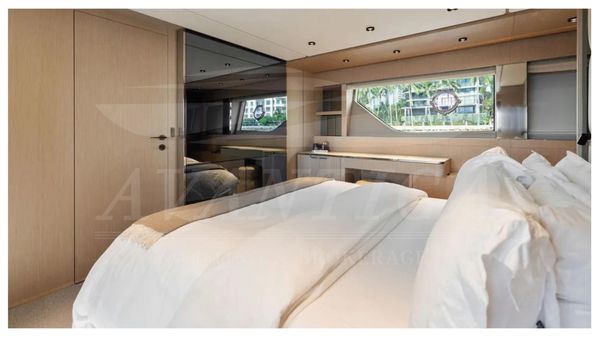 Ferretti Yachts 780 image