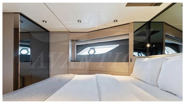 Ferretti Yachts 780 image