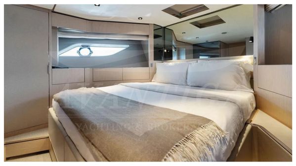 Ferretti Yachts 780 image