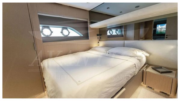 Ferretti Yachts 780 image