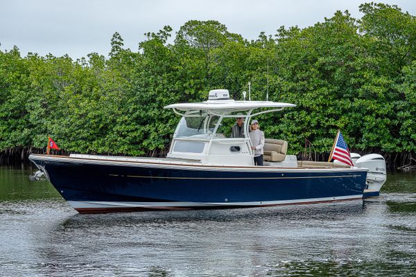 Hunt Yachts 32 Center Console - main image