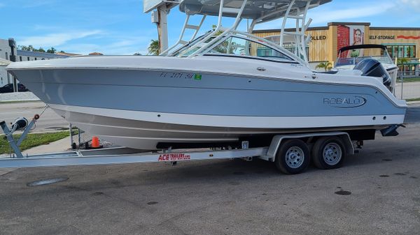 Robalo R247