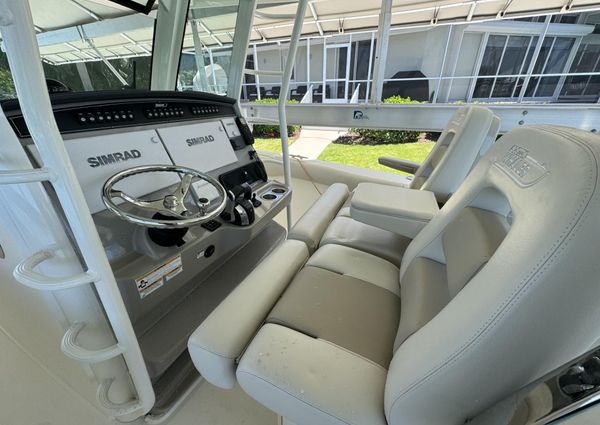 Boston Whaler 330 Outrage image