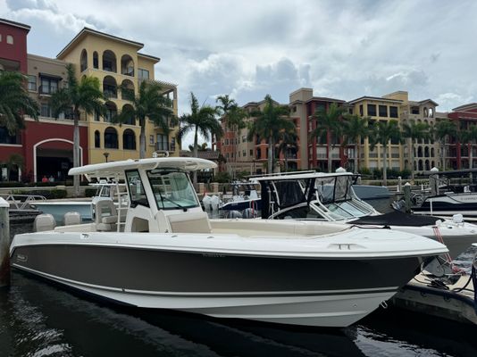 Boston Whaler 330 Outrage - main image