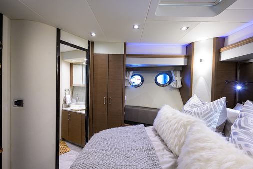 Marquis 660 Sport Yacht image