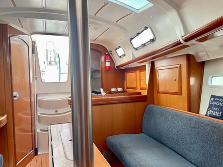 Beneteau Oceanis Clipper 323 image