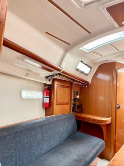 Beneteau Oceanis Clipper 323 image