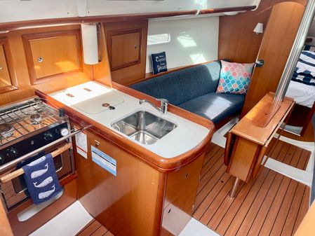 Beneteau Oceanis Clipper 323 image