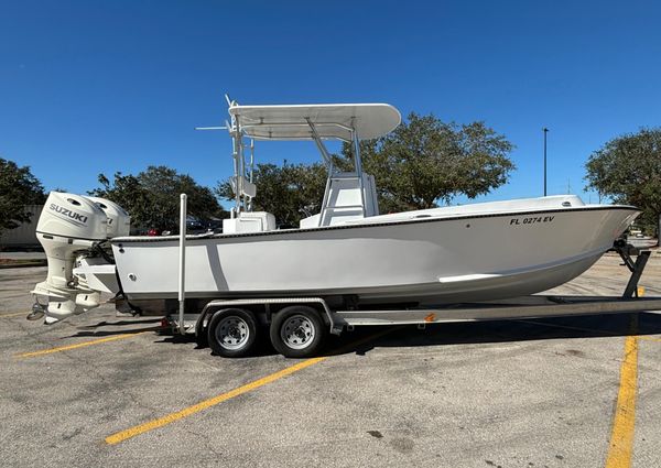 Whitewater 25 Center Console image