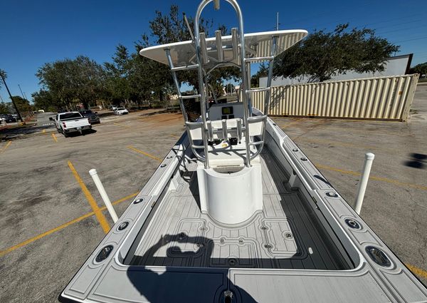 Whitewater 25 Center Console image