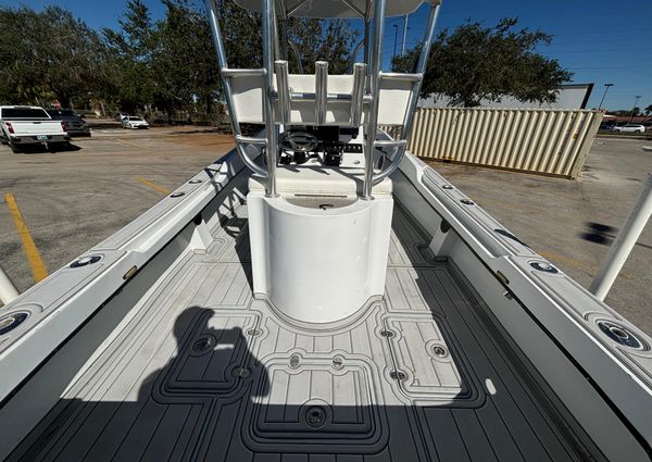 Whitewater 25 Center Console image