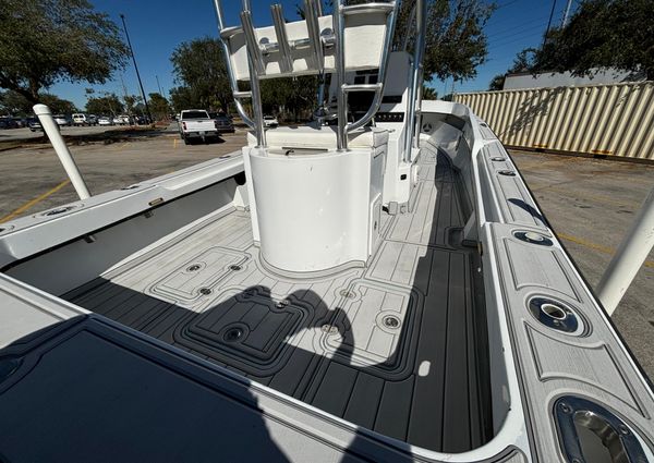 Whitewater 25 Center Console image