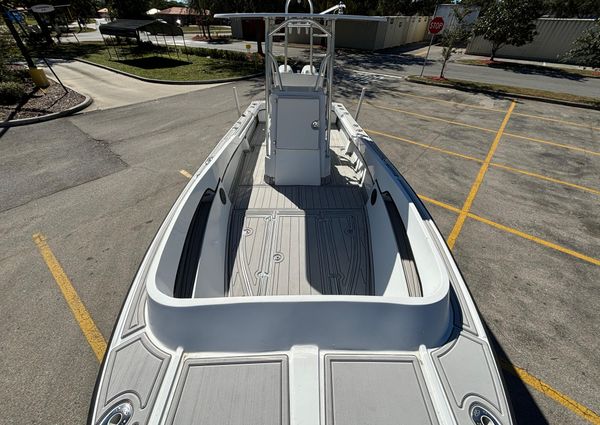 Whitewater 25 Center Console image