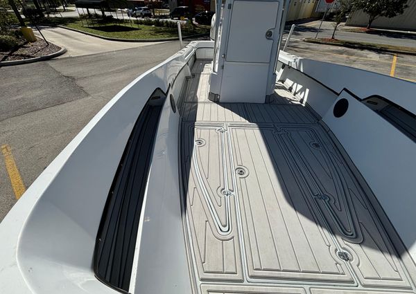 Whitewater 25 Center Console image