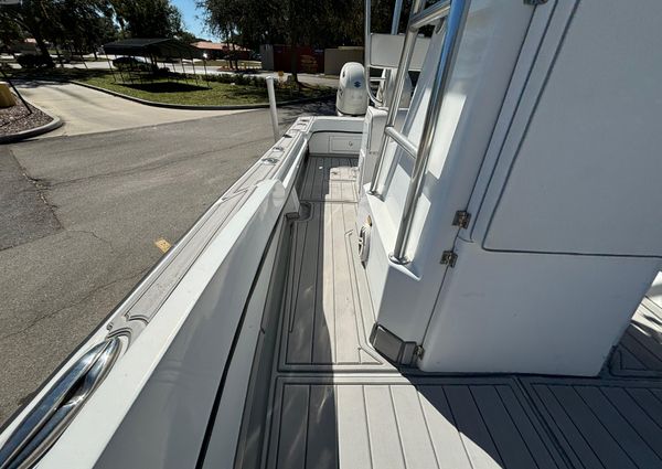 Whitewater 25 Center Console image