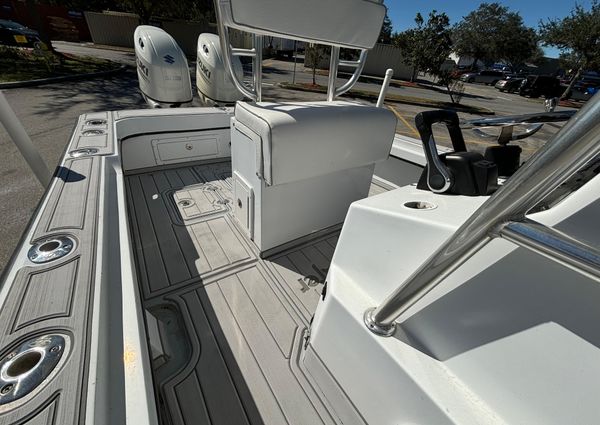 Whitewater 25 Center Console image