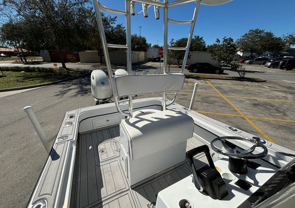 Whitewater 25 Center Console image