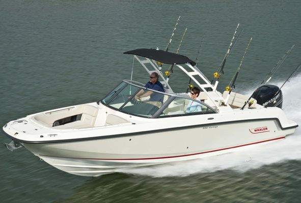 Boston Whaler 230 Vantage - main image