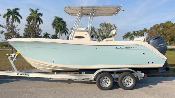 Cobia 220 Center Console