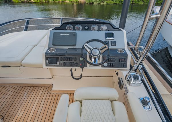 Sea Ray 510 Fly image