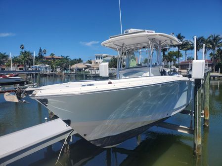 Robalo 30-CENTER-CONSOLE-R300 image