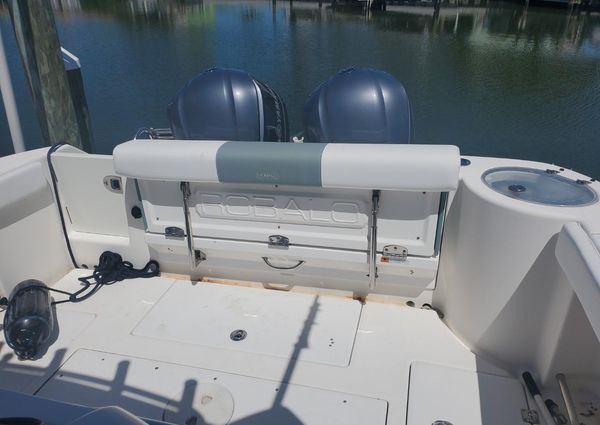 Robalo 30-CENTER-CONSOLE-R300 image