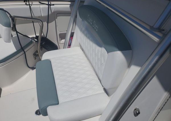 Robalo 30-CENTER-CONSOLE-R300 image