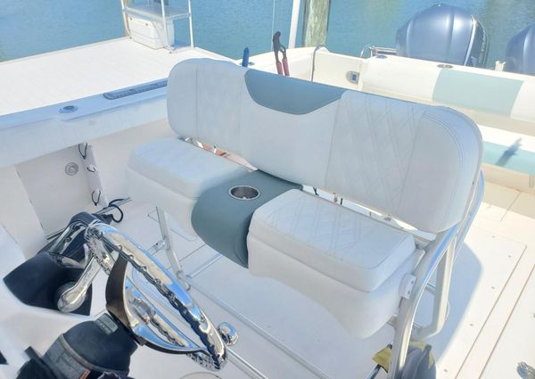 Robalo 30-CENTER-CONSOLE-R300 image