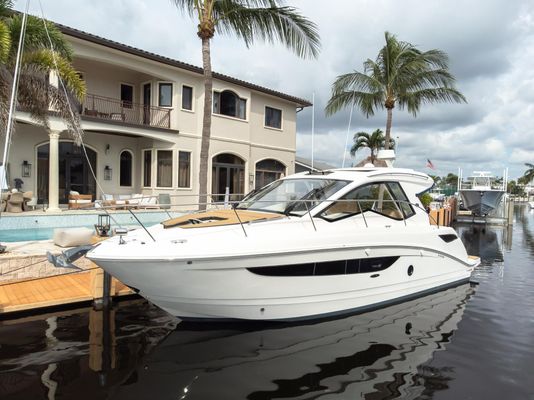 Sea Ray Sundancer 350 Coupe - main image