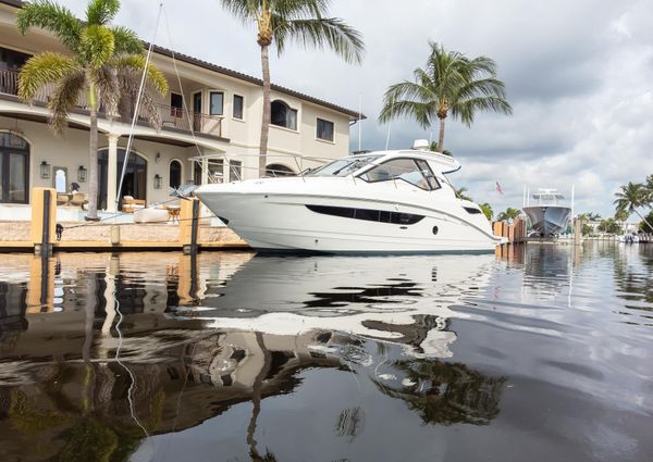 Sea Ray Sundancer 350 Coupe image