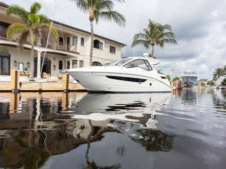 Sea Ray Sundancer 350 Coupe image