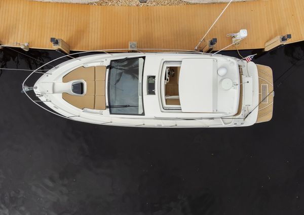 Sea Ray Sundancer 350 Coupe image