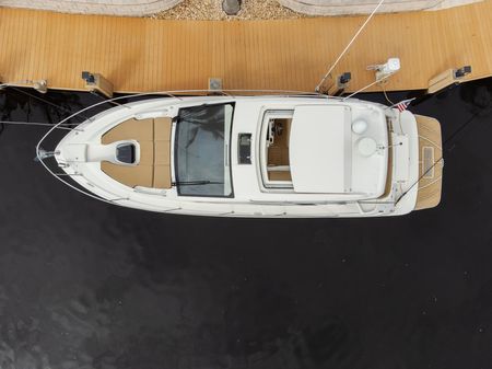 Sea Ray Sundancer 350 Coupe image