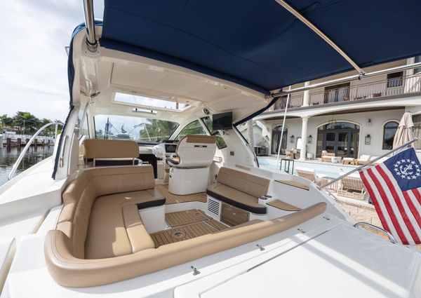 Sea Ray Sundancer 350 Coupe image