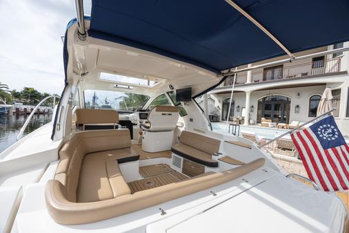 Sea Ray Sundancer 350 Coupe image