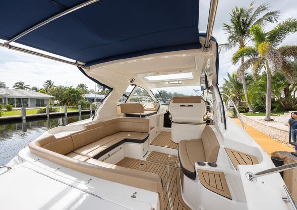 Sea Ray Sundancer 350 Coupe image